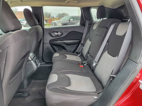 Used 2016 Jeep Cherokee Sport image 8