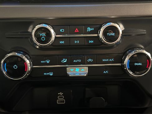 Used 2025 Ford F150 XLT w/ Equipment Group 301A Standard AWD/4WD image 32