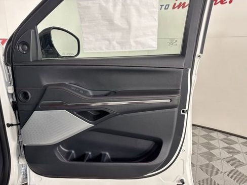 New 2025 Lincoln Navigator L Black Label image 24