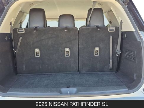 Used 2025 Nissan Pathfinder SL FWD image 24