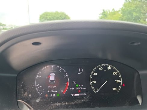 Used 2023 Honda HR-V LX image 14