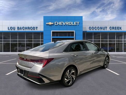 Used 2025 Hyundai Elantra SEL FWD image 8