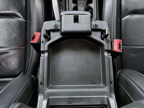 Used 2019 Jeep Wrangler Unlimited Sahara AWD/4WD image 34