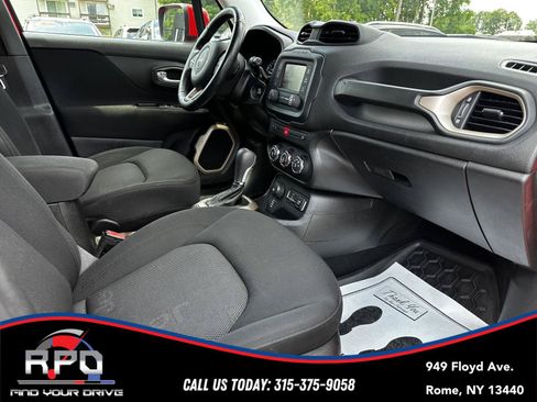 Used 2017 Jeep Renegade Latitude w/ Cold Weather Group AWD/4WD image 29