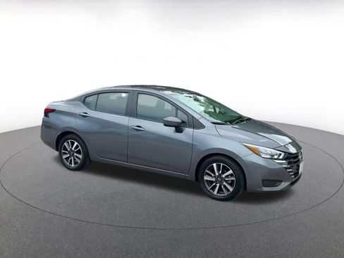 Used 2025 Nissan Versa SV FWD image 2