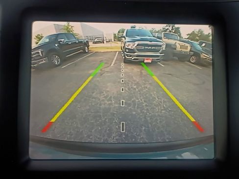 Used 2021 Jeep Cherokee Latitude Lux w/ Comfort/Convenience Group image 9