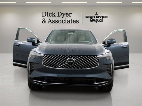 New 2026 Volvo XC90 B6 Plus w/ Protection Package Premier image 7