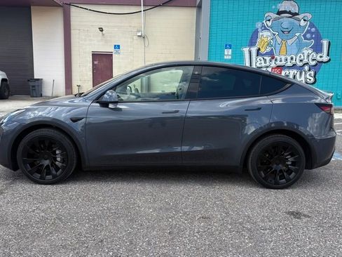 Used 2023 Tesla Model Y AWD image 6