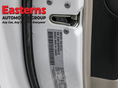 Used 2023 Chrysler Pacifica Touring-L image 35