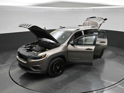 Used 2019 Jeep Cherokee Latitude Plus w/ Comfort/Convenience Group AWD/4WD image 41