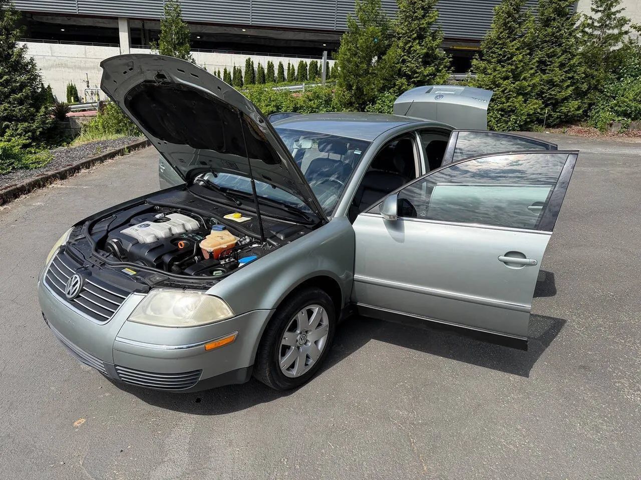 Used 2005 Volkswagen Passat GL FWD image 25