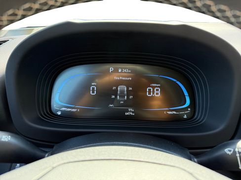 Certified 2025 Hyundai Venue Limited FWD image 11
