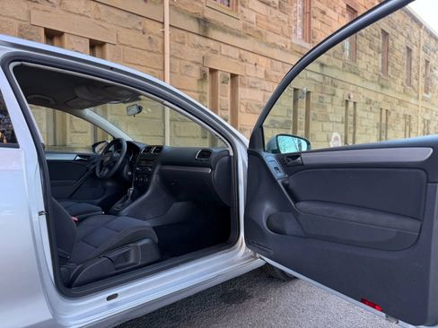 Used 2012 Volkswagen Golf 2-Door FWD image 17