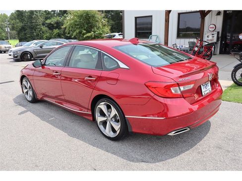 Used 2018 Honda Accord Touring image 3