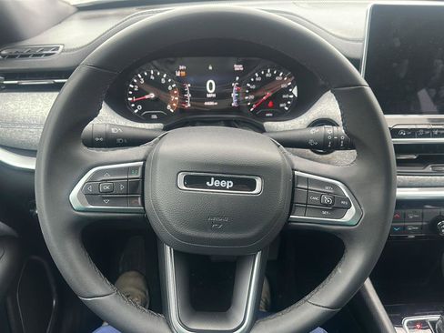 Used 2024 Jeep Compass Latitude image 20