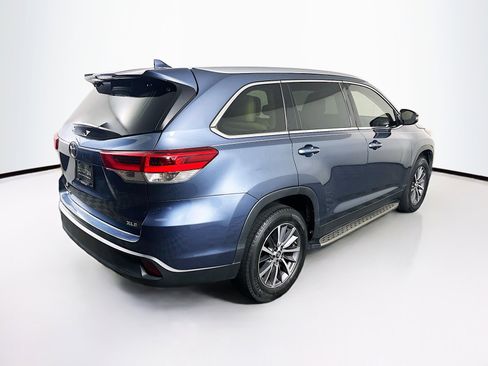 Used 2019 Toyota Highlander XLE image 9
