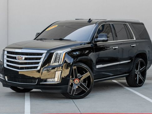 Used 2018 Cadillac Escalade Premium Luxury RWD image 12