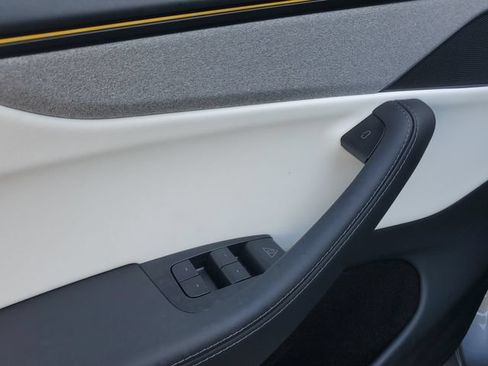 Used 2026 Tesla Model Y 2WD image 19