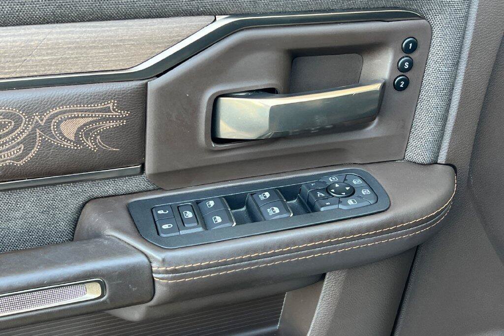 Used 2025 RAM 2500 Limited AWD/4WD image 11