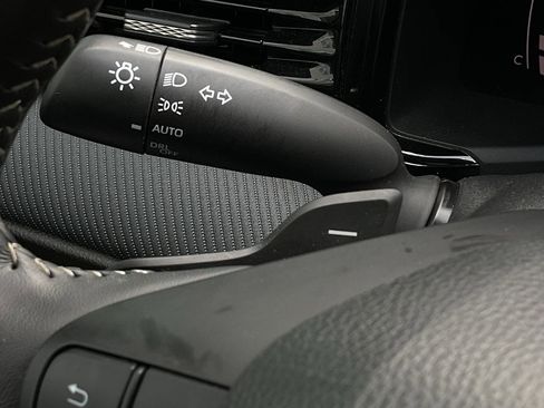 Used 2025 Toyota Camry SE image 23