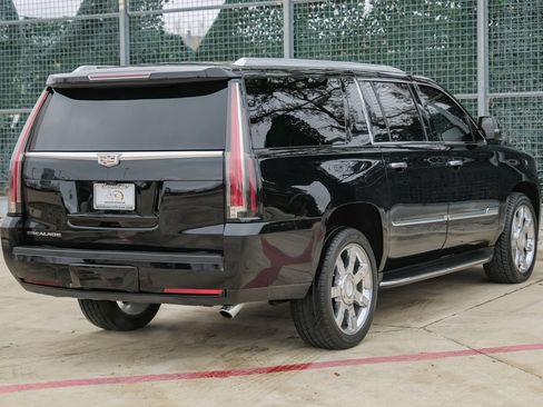 Used 2017 Cadillac Escalade ESV Luxury AWD/4WD image 10