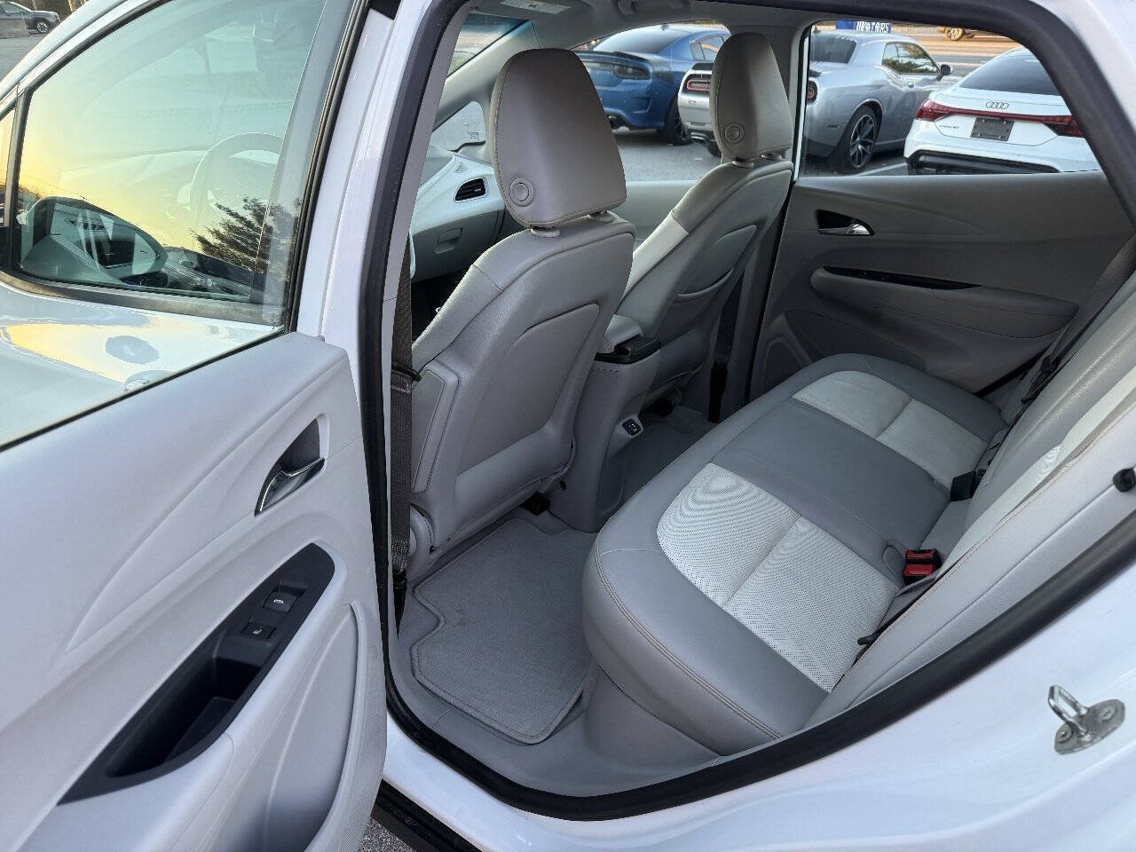 Used 2017 Chevrolet Bolt Premier w/ Driver Confidence II Package FWD image 15