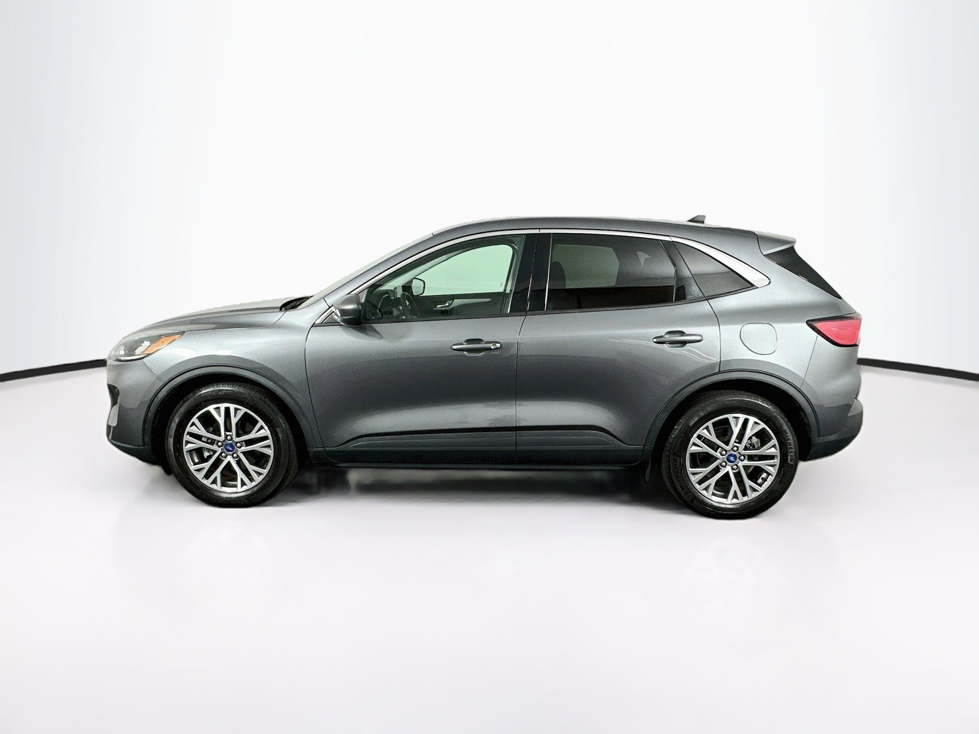 Used 2022 Ford Escape SEL w/ Technology Package FWD image 4