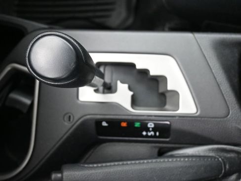 Used 2018 Toyota RAV4 XLE AWD/4WD image 15