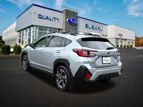 Used 2024 Subaru Crosstrek 2.0i Premium AWD/4WD image 2