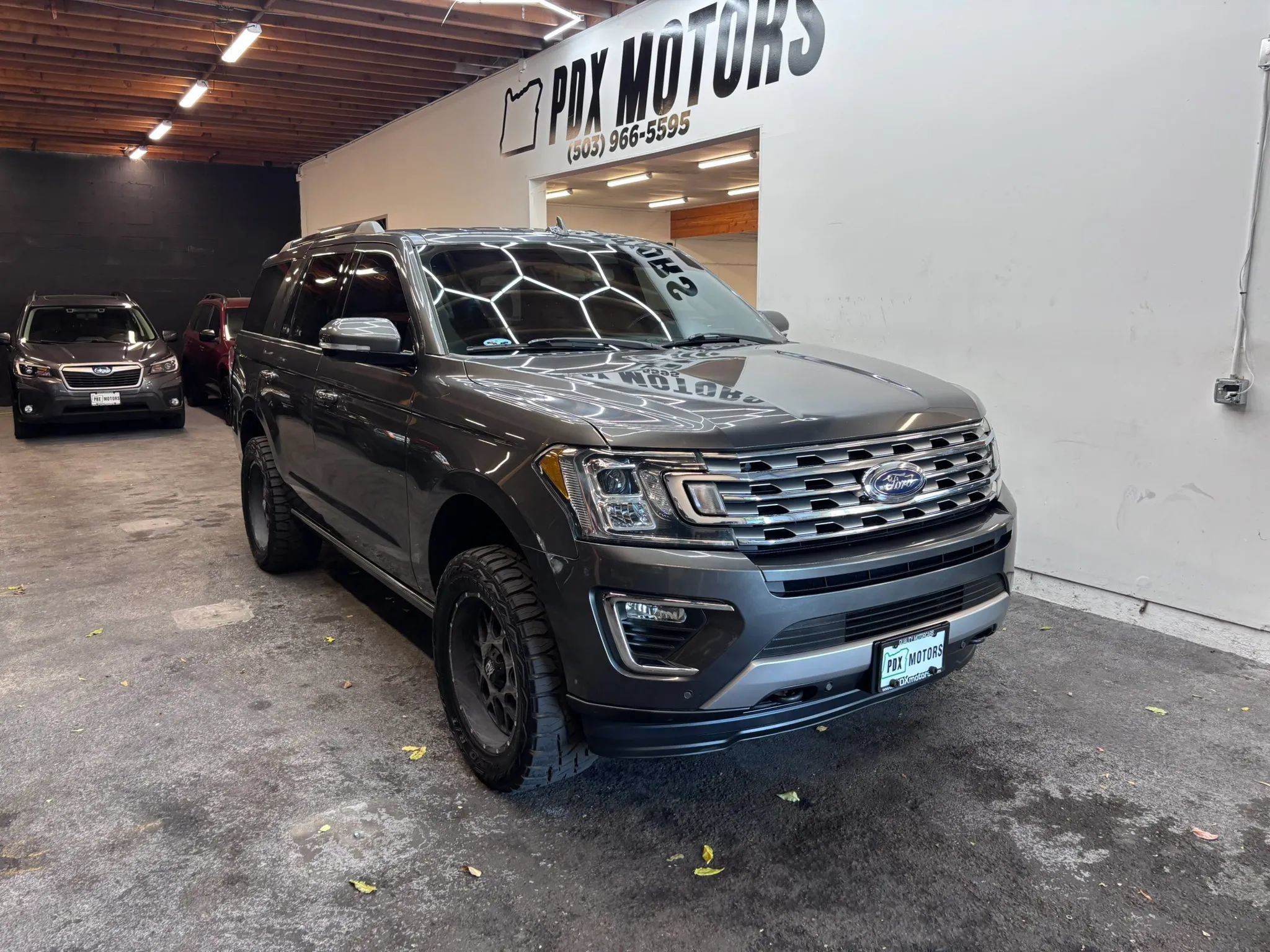 Used 2018 Ford Expedition Limited AWD/4WD image 2