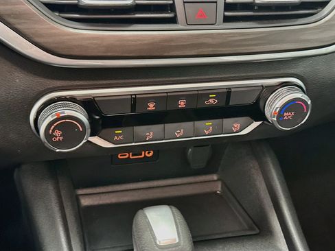 Used 2025 Nissan Altima 2.5 SV FWD image 23