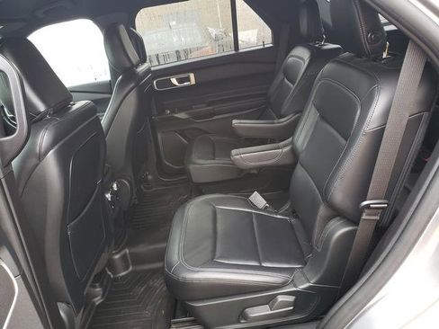 Used 2020 Ford Explorer XLT w/ Equipment Group 202A image 14