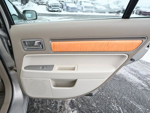 Used 2009 Lincoln MKZ image 28