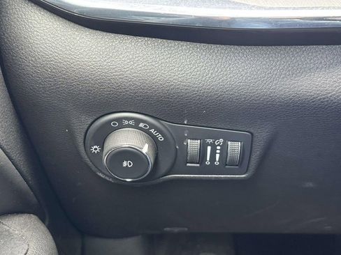 Used 2022 Jeep Compass Limited image 22