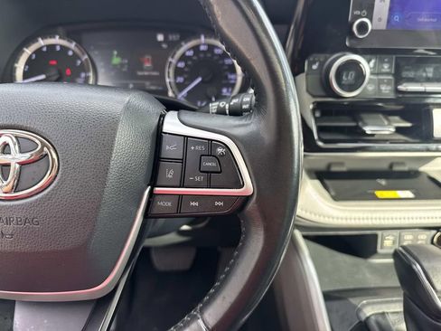 Used 2023 Toyota Highlander XLE image 24