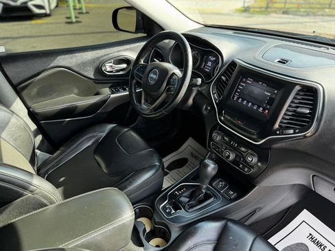 Used 2019 Jeep Cherokee Latitude Plus FWD image 7