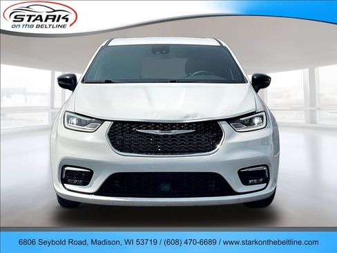 Used 2025 Chrysler Pacifica Select FWD image 2