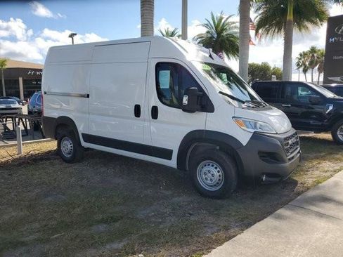 Used 2024 RAM ProMaster 2500 w/ Convenience Group image 3