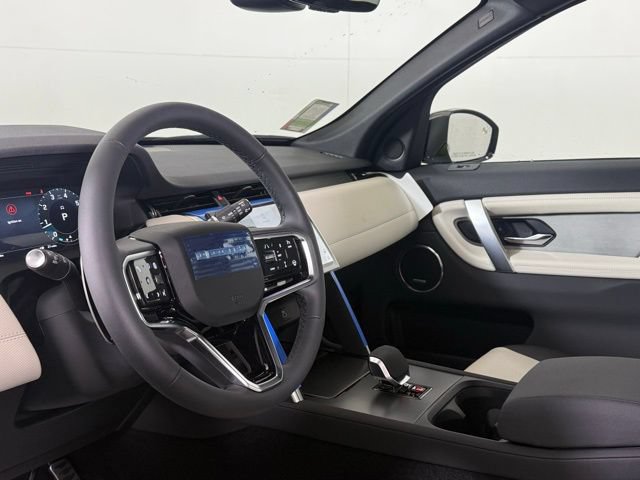 Certified 2025 Land Rover Discovery Sport Dynamic SE AWD/4WD image 5