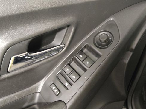 Used 2020 Chevrolet Trax LT w/ LT Convenience Package FWD image 27