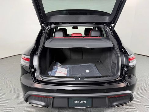 Certified 2026 Porsche Macan AWD/4WD image 15