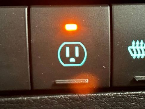 Used 2015 Jeep Wrangler Unlimited Sahara w/ Connectivity Group image 5