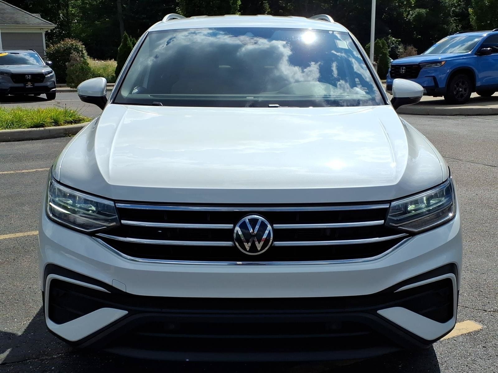 Used 2023 Volkswagen Tiguan SE FWD image 2