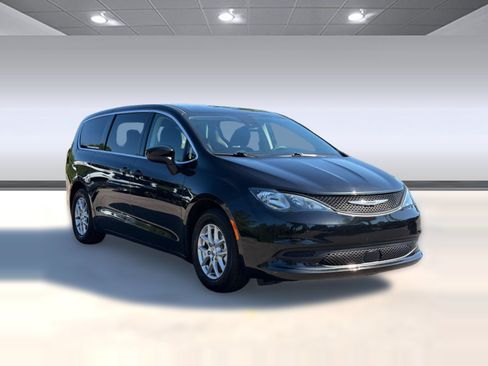 Used 2024 Chrysler Voyager LX FWD image 7