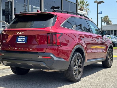 Used 2022 Kia Sorento S AWD/4WD image 5