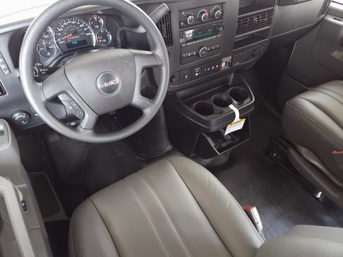 Used 2025 GMC Savana 2500 w/ Driver Convenience Package image 12