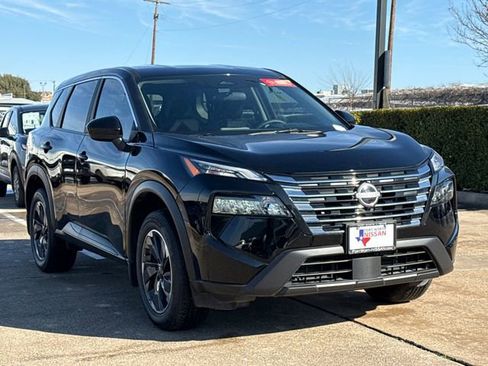 Certified 2025 Nissan Rogue SV image 2