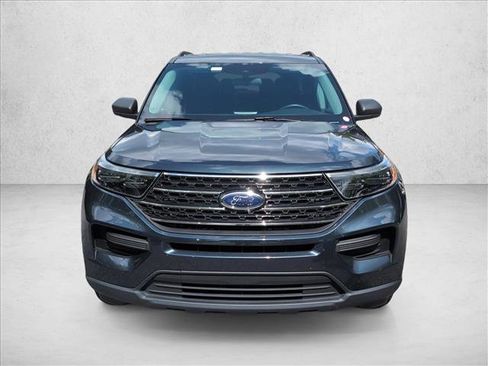 Used 2022 Ford Explorer XLT RWD image 2