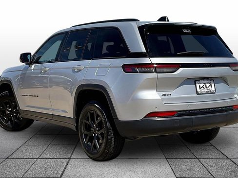 Used 2024 Jeep Grand Cherokee Altitude AWD/4WD image 12