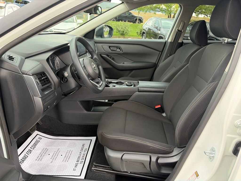 Used 2024 Nissan Rogue S AWD/4WD image 23